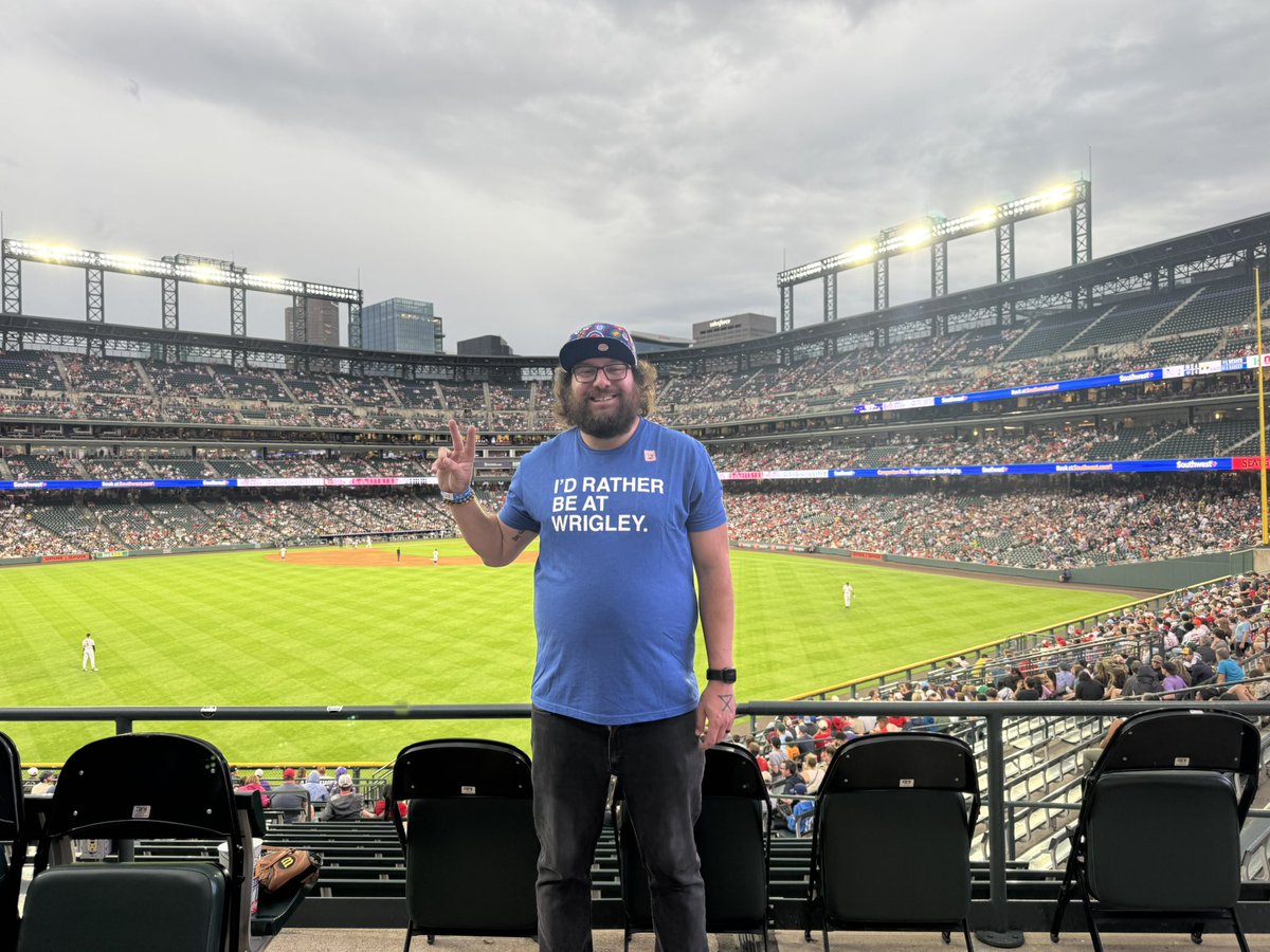 tomlofaso76's tweet image. Introducing Denver to @obvious_shirts getting a lot of compliments being they’re playing St. Louis.