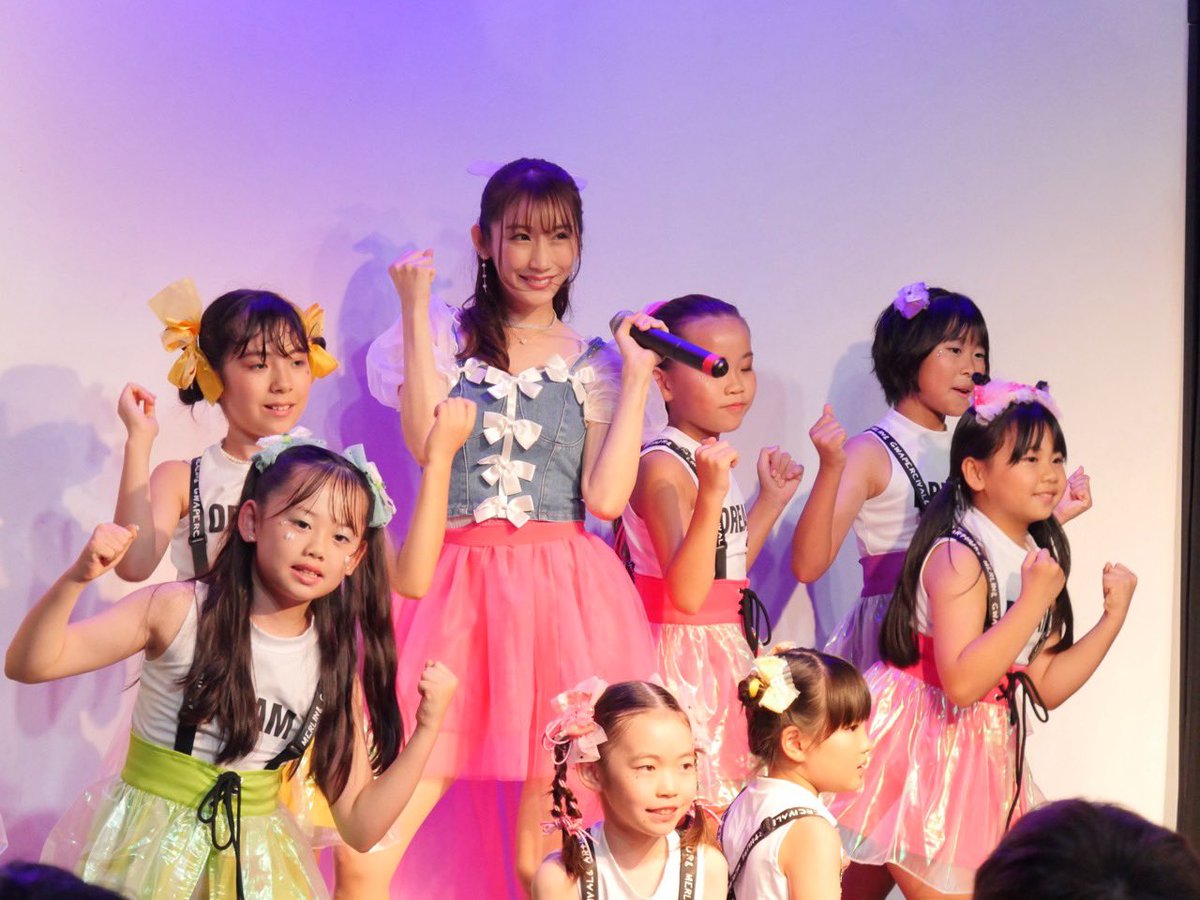 『笑タイムVol.27』
昨日は芸人さんのステージに
ヴィクトリアアカデミーの生徒さんの出演でした💓
少ないお稽古の中、それぞれ本当に頑張って本番まで仕上げてきてくれました🥹どんどん成長していく愛するみんな❤️
こんな贅沢な機会をくださった
#さくらだモンスターさん
に心から感謝致します💕