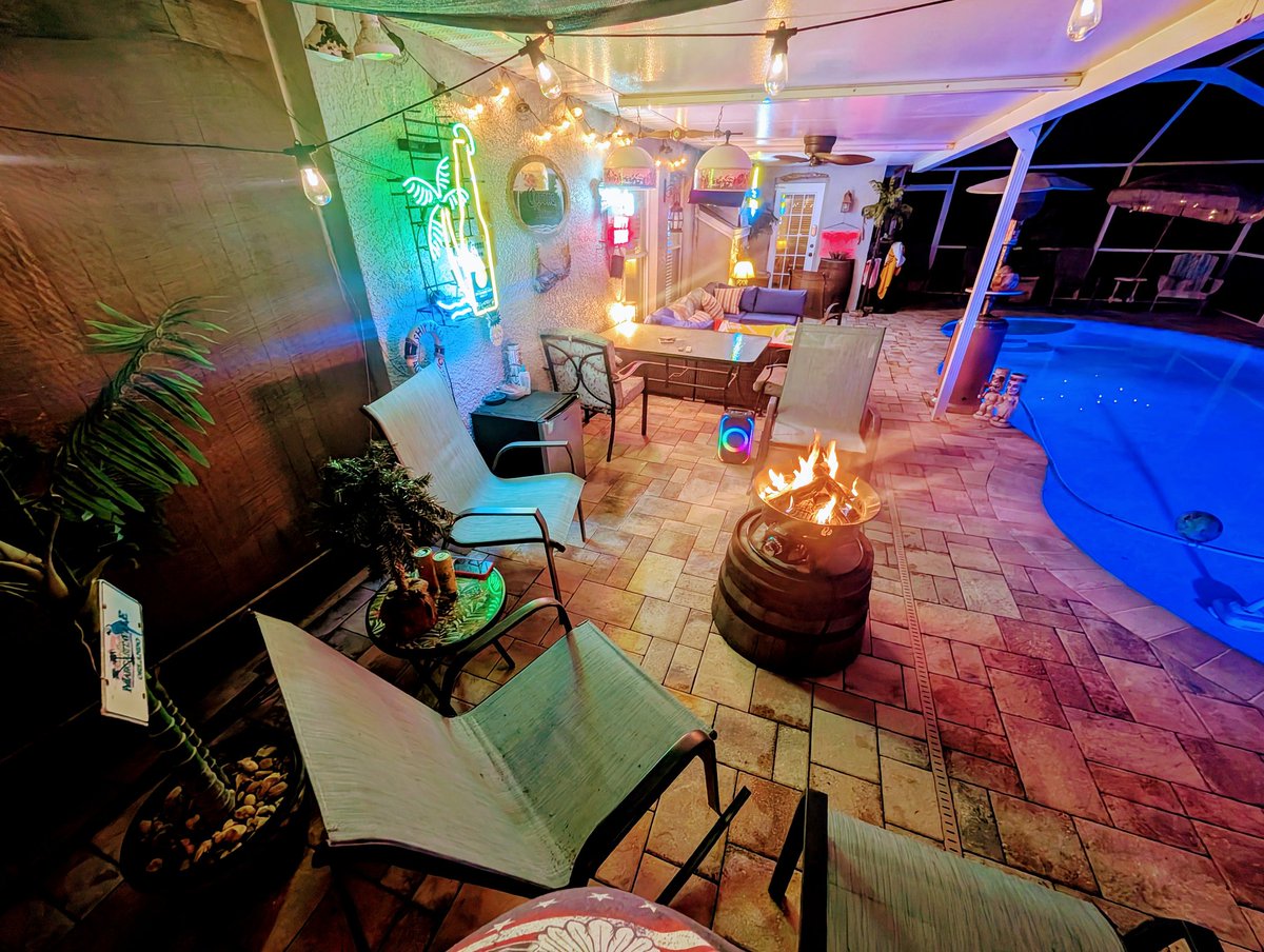 tropicalupdate's tweet image. It's 100 degree Heat Index. But I don't care. Firepit. Good music. Crickets. Gators grunting. Cold beer. My happy place is so simple. Cheers.