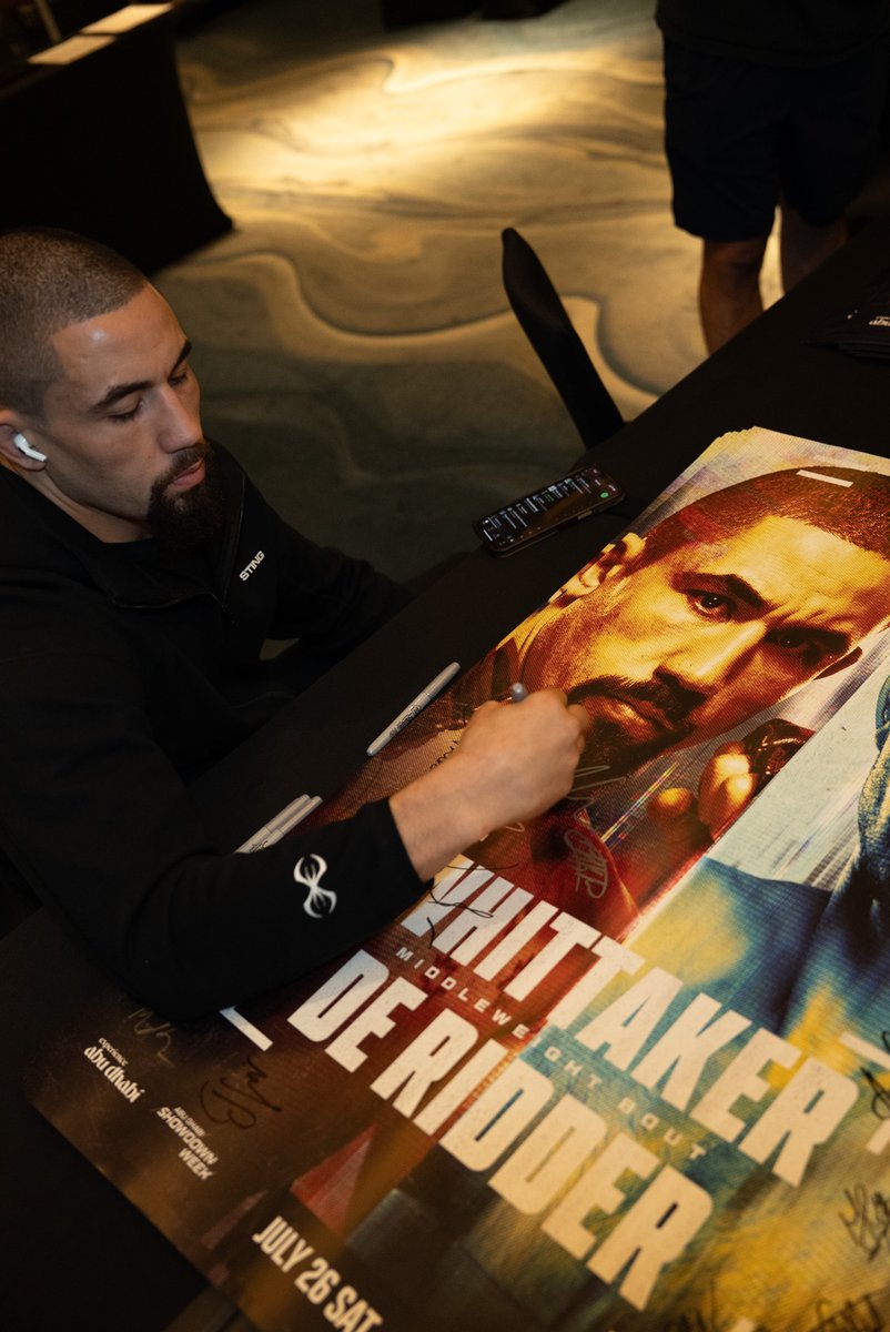 UFC_AUSNZ's tweet image. Robert Whittaker has checked in to #UFCAbuDhabi ✍️🇦🇺
@InAbuDhabi | #InAbuDhabi