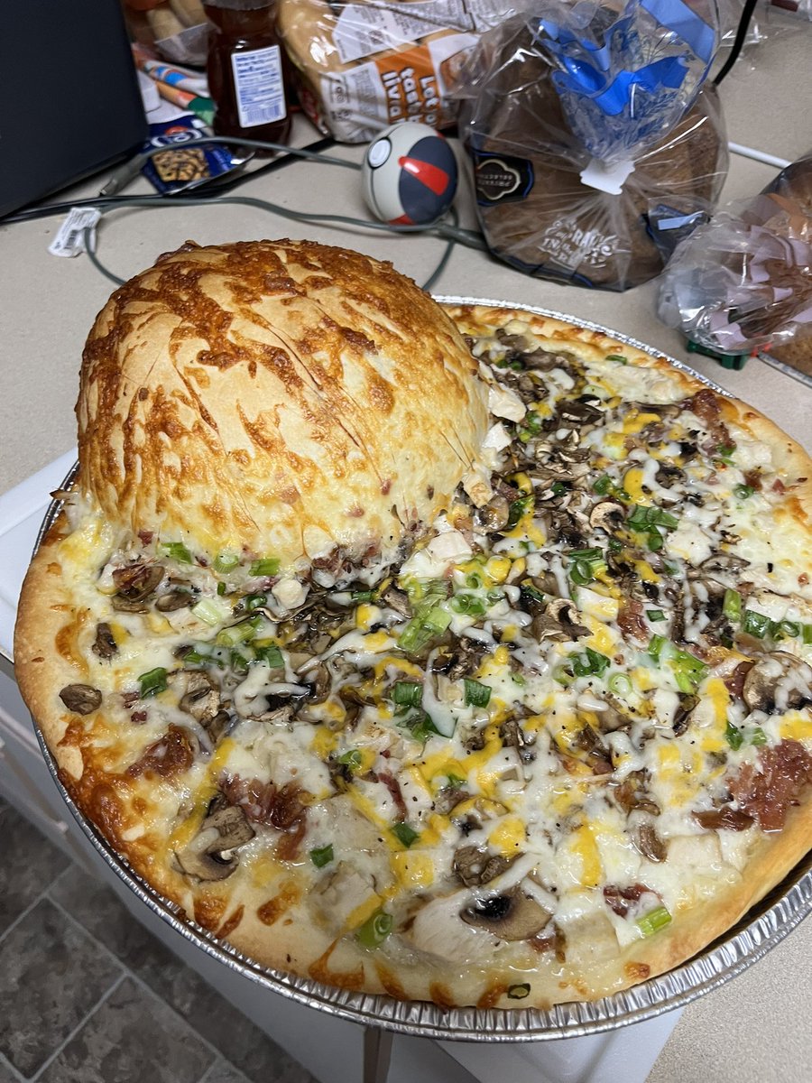 televisionaryZW's tweet image. This take and bake pizza had the biggest bubble I’ve ever seen.