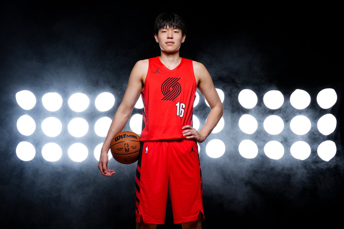 CGTNSportsScene's tweet image. 🇨🇳 Yang Hansen in 4 @NBASummerLeague games:
AVG
10.8 PTS
5.0 REB
3.8 AST
2.3 BLK
Next stop: returning home to help lead China's charge for the FIBA Asia Cup title 🏆
@FIBAAsiaCup @CHold