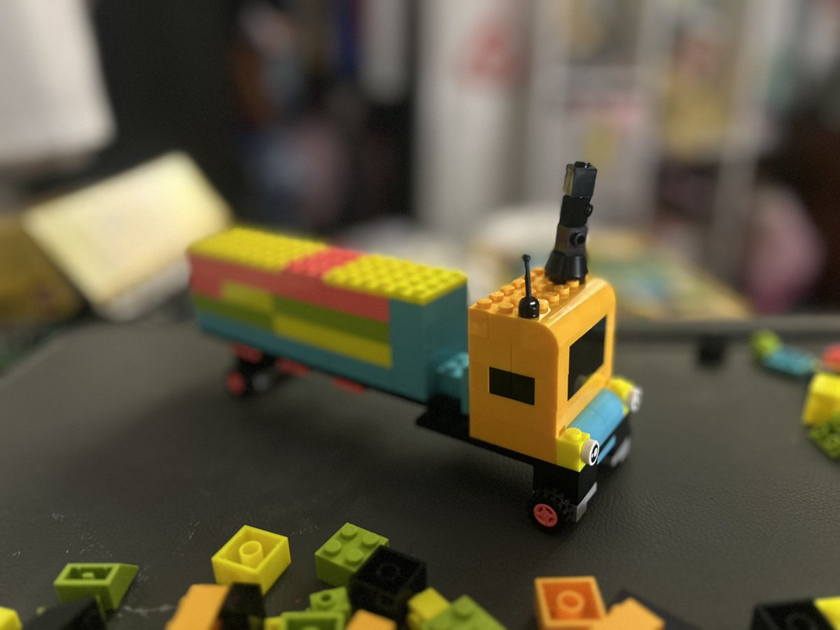 LittleToots1's tweet photo. look guys!!! i made a big rig!!! 🚛 https://t.co/P97Qaa8m3f