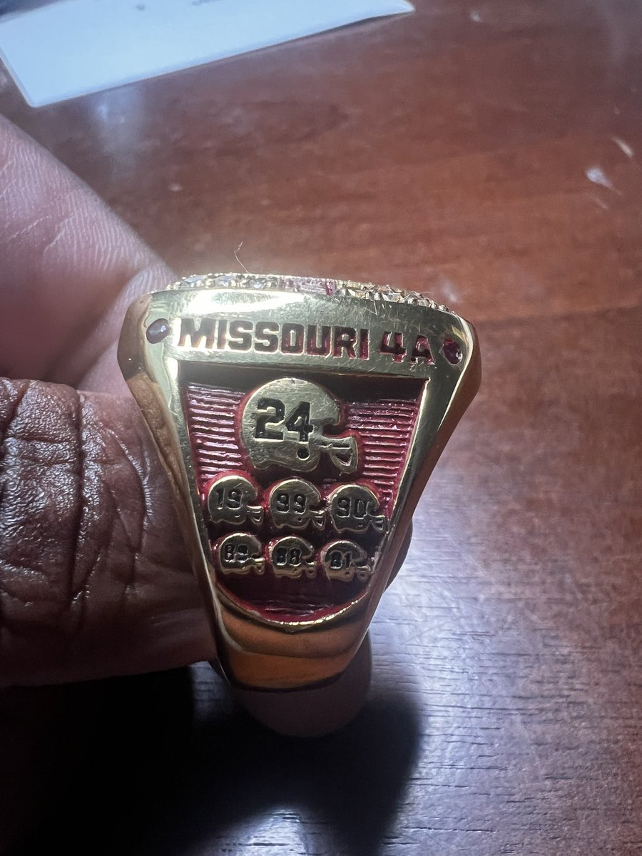 CoachReedLive's tweet image. Thank you to my brother Kyle Wagner, Bill Lamothe, and The Lutheran North Administration for sending me a 2024 Class 4 State Championship Ring.
Winning is a relationship that lasts a life time 💯
And Lutheran North has played a huge part in helping me do that in my own life.…