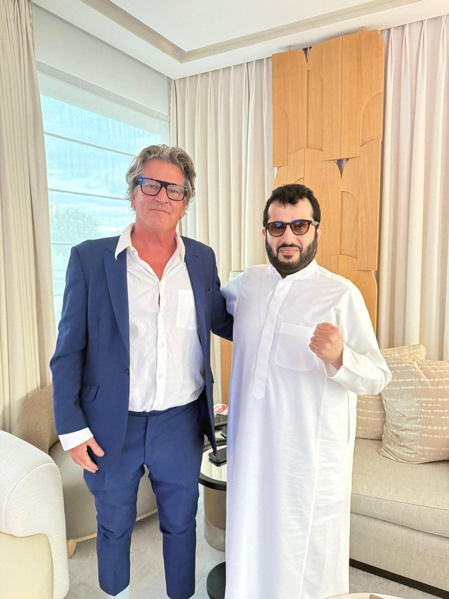 SOHEB2019's tweet image. المستشار تركي آل الشيخ عبر صفحته الرسمية: بتوجيه من ولي العهد، المنتدى السعودي السوري في دمشق سيشهد توقيع اتفاقيات تجارية تتجاوز الـ 15 مليار ريال.