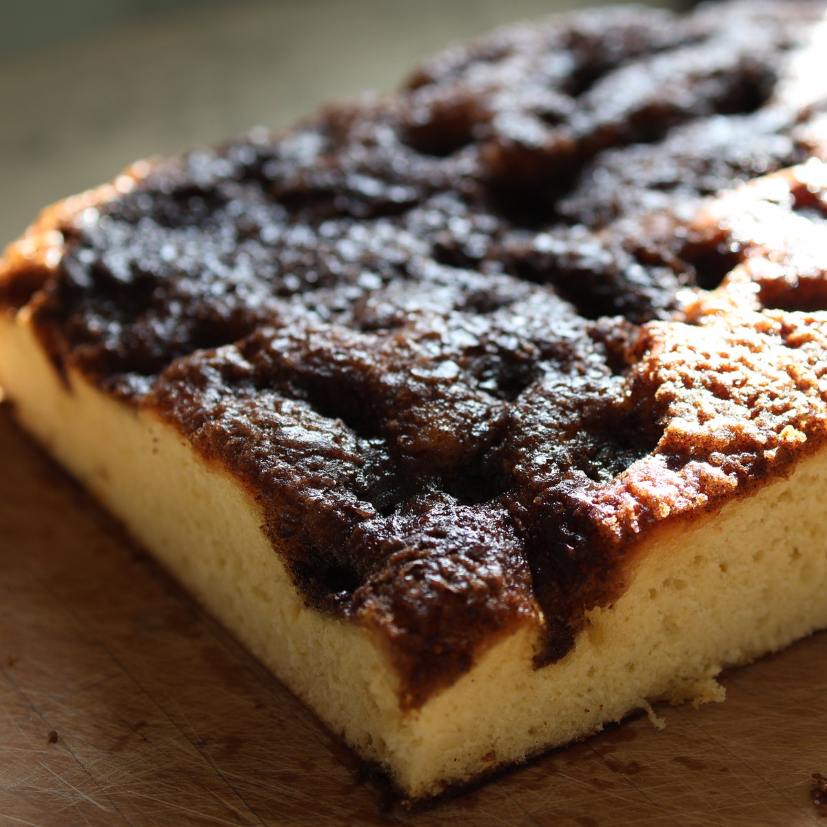 BakeEurope's tweet image. One bite in and I knew Brunsviger—a Danish 🇩🇰 coffee cake—wasn’t going to be a one-time bake.
Soft. Sweet. Sticky with caramel.
The kind of cake you cut “just a sliver” of… five times.