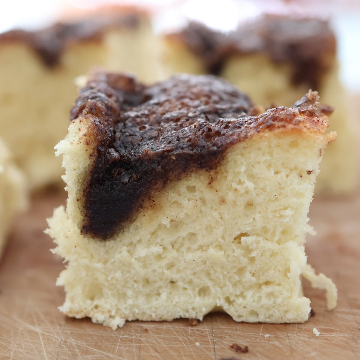 BakeEurope's tweet image. One bite in and I knew Brunsviger—a Danish 🇩🇰 coffee cake—wasn’t going to be a one-time bake.
Soft. Sweet. Sticky with caramel.
The kind of cake you cut “just a sliver” of… five times.
