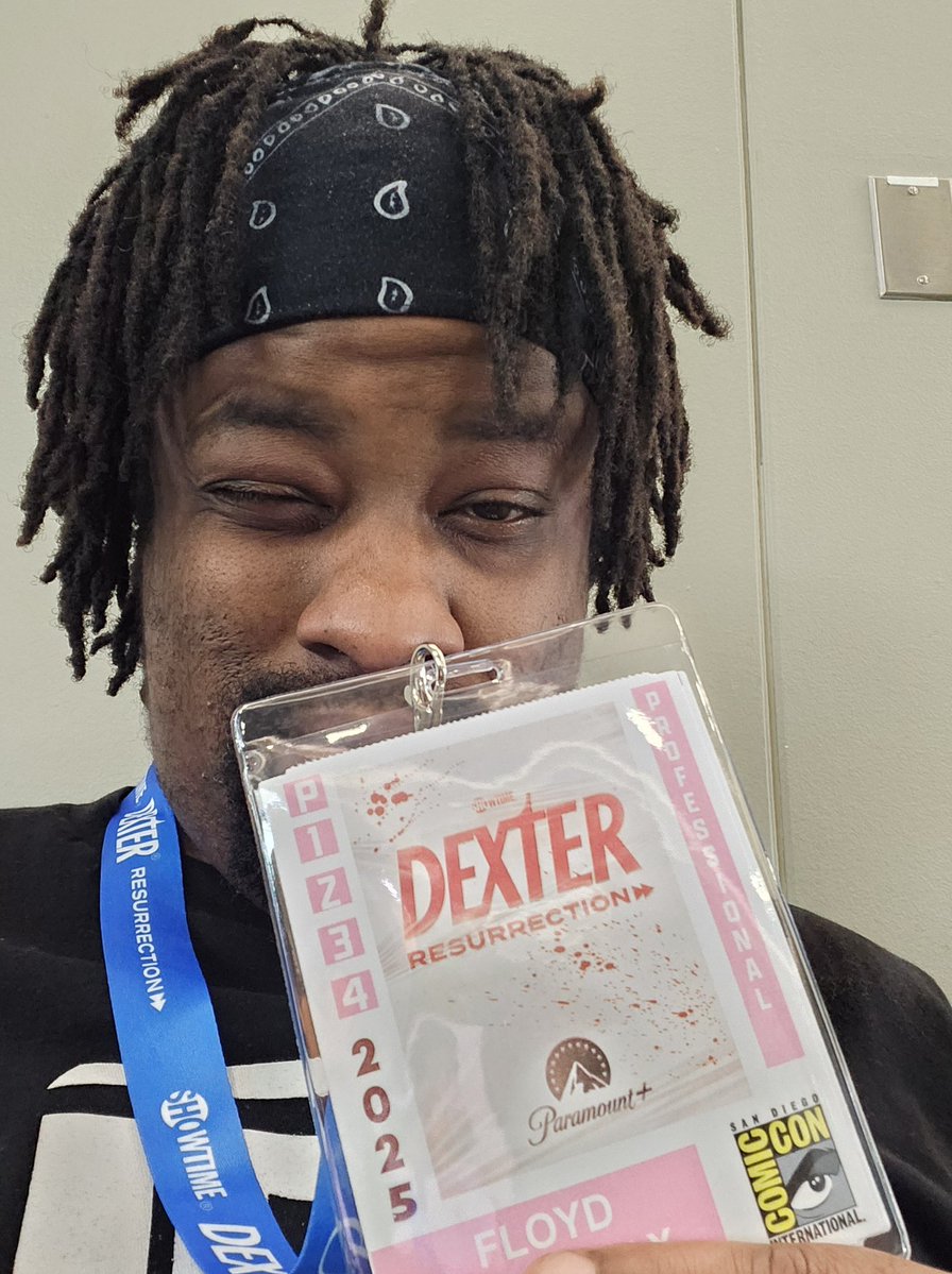 S5Flare's tweet image. SDCC badge get!!!!!