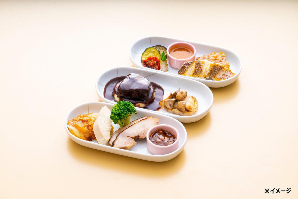JALs_now's tweet image. 国内線 #JAL ファーストクラスの夕食では日本各地の食の匠が監修した特別メニューをご提供🍽
8月は、あの「鉄人」でも有名な坂井宏行氏が監修✈️
坂井さんの故郷「鹿児島県」の食材をふんだんに使用した特別な #機内食 をお楽しみください🍀
→social.jal.co.jp/pOd

✈️［お知らせ］
#JALInformation