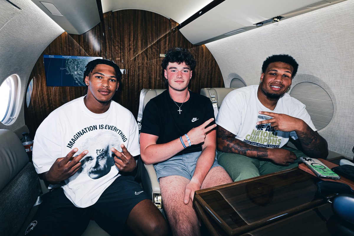 PennStateFball's tweet image. 🛩️📍

B1G Media Day 🔜

#WeAre