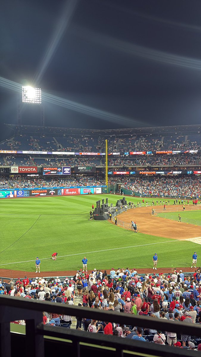10Celoki29's tweet image. Post game Nelly concert?