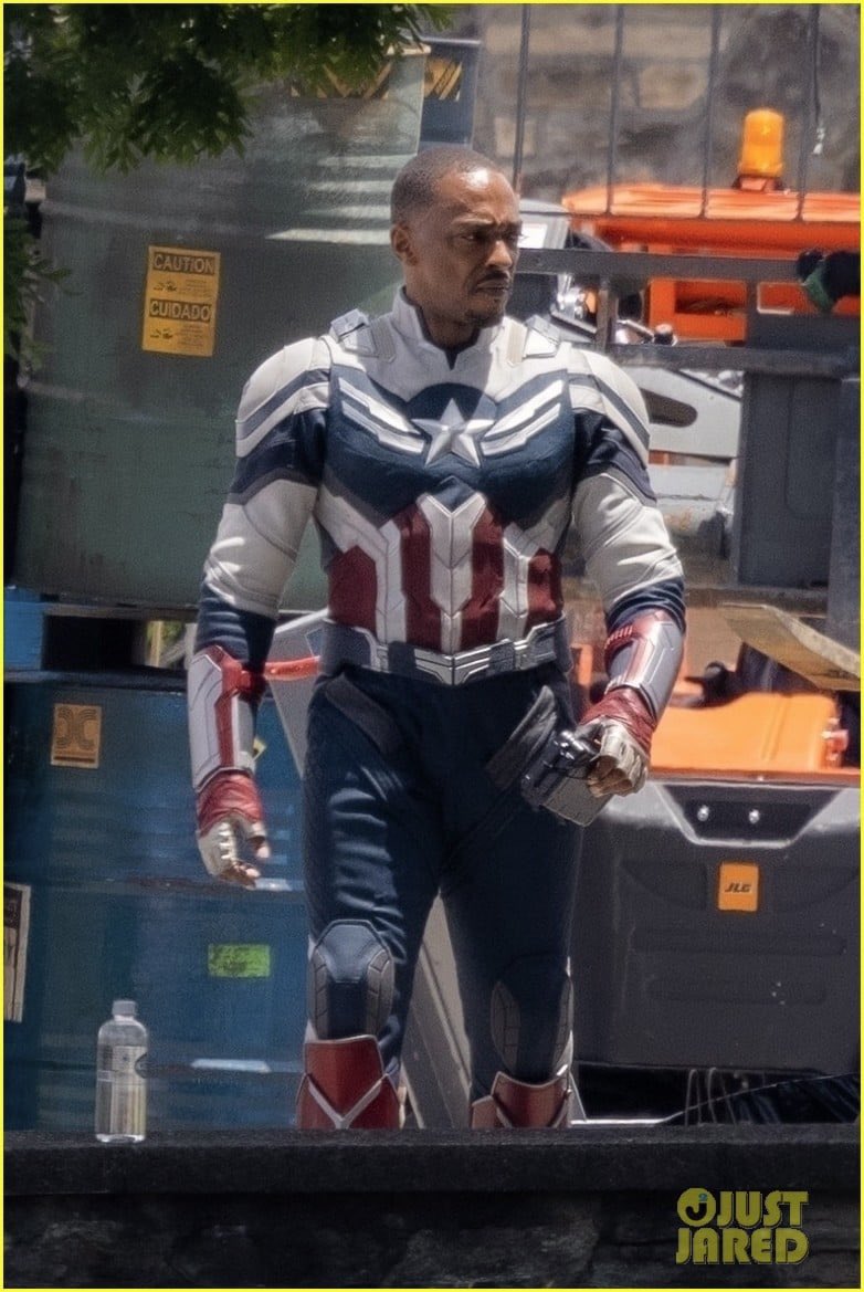 UpdatesCAP4's tweet image. TBT: Anthony Mackie on the set of ‘CAPTAIN AMERICA: BRAVE NEW WORLD’
(📸: @JustJared)