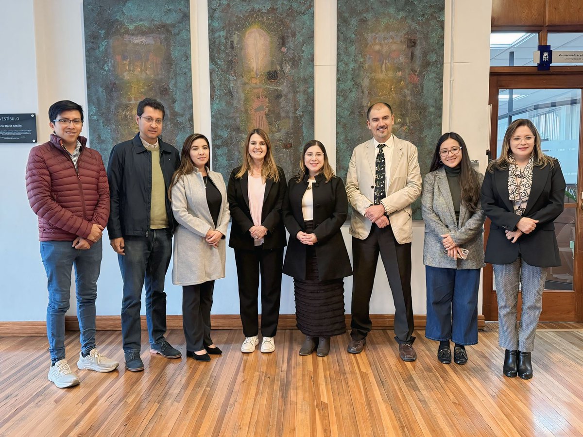 Recibimos con agrado a la delegación de la <a href="/EPNEcuador/">EPNEcuador</a> en la <a href="/udecuenca/">UCuenca</a>.

Conversamos sobre innovación educativa, investigación, movilidad internacional y bienestar universitario.

¡Gracias por este valioso intercambio de experiencias!