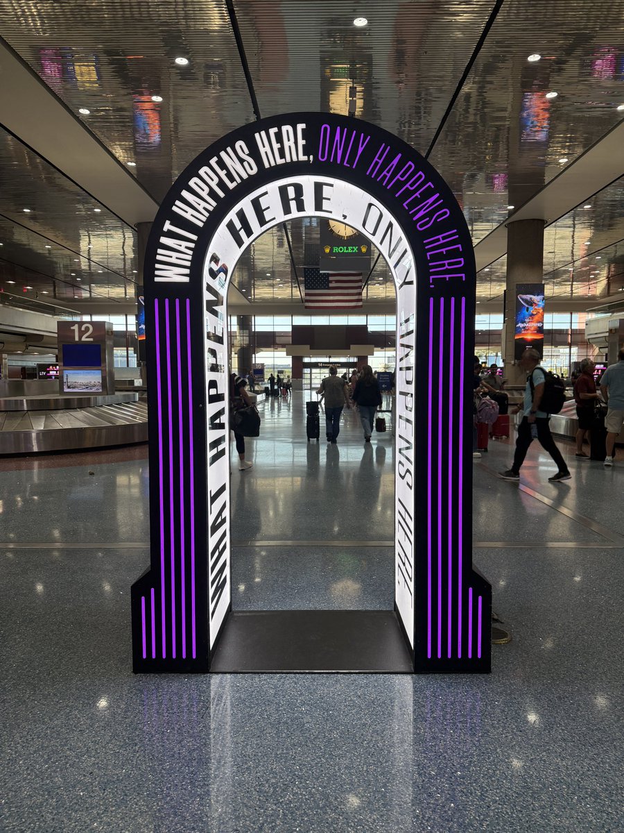 WeedManDC's tweet image. And so it begins…

#Champs #ChampsVegas #Beyonce
