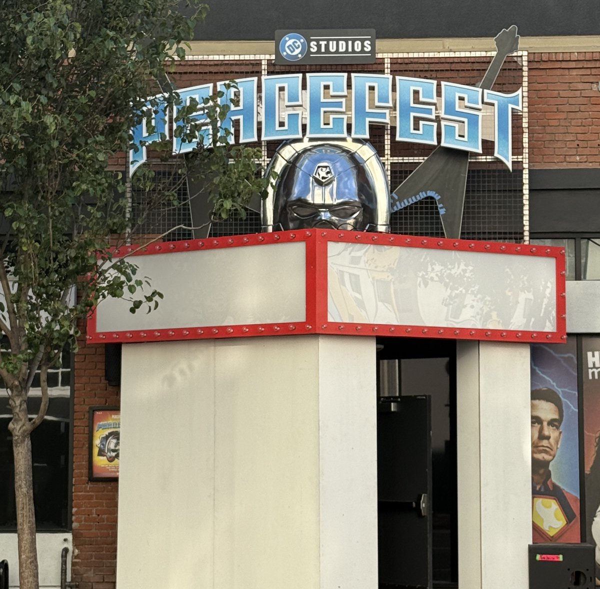 NexusPointNews's tweet image. A look at the PeaceFest activation for ‘PEACEMAKER’ at #SDCC.
