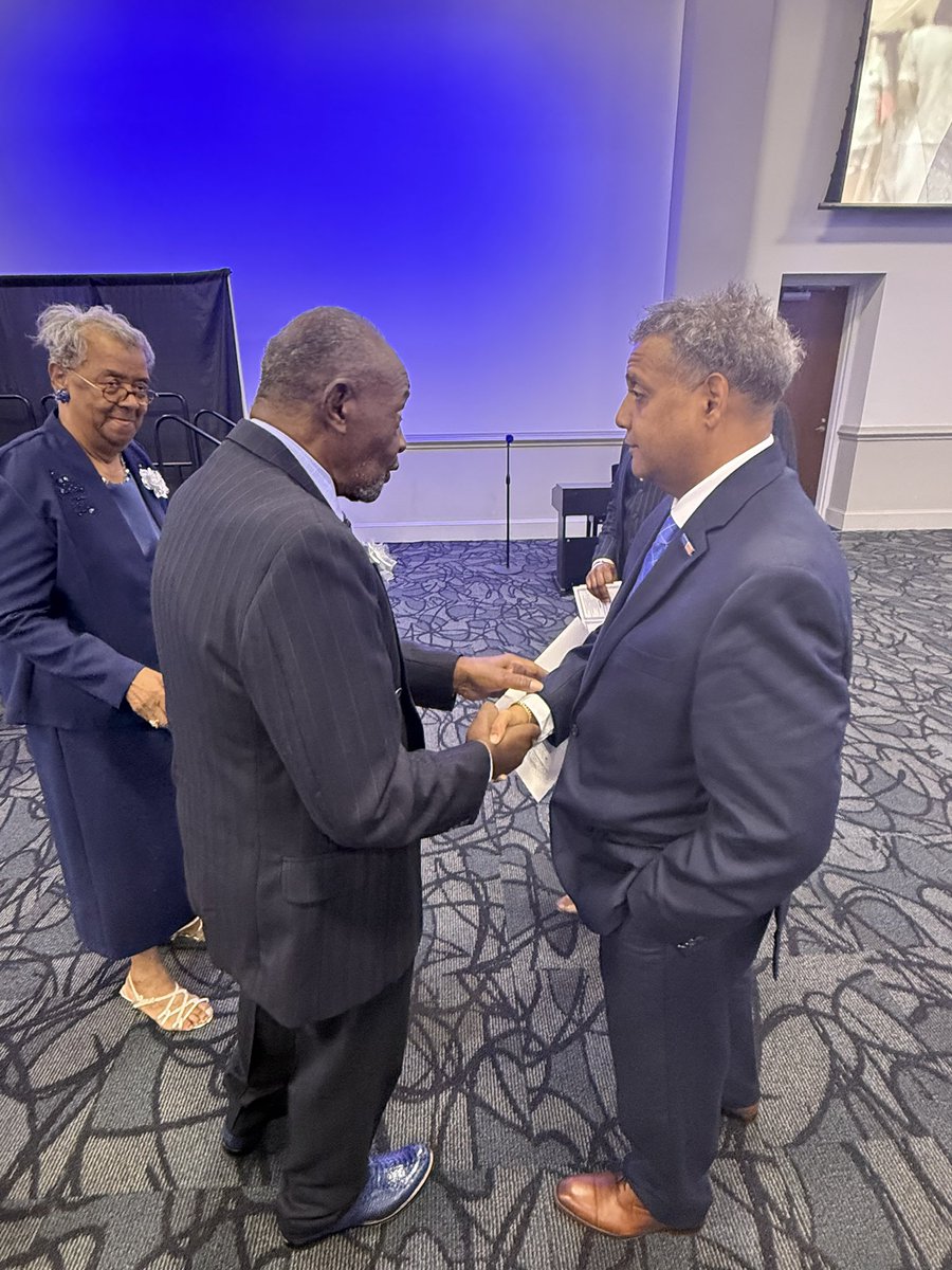 BrownforSC's tweet image. It was an honor to join the Women’s Pee Dee District Department of the Pee Dee Missionary Baptist Association for their Annual Fellowship Banquet. A beautiful evening of faith, fellowship, and community.