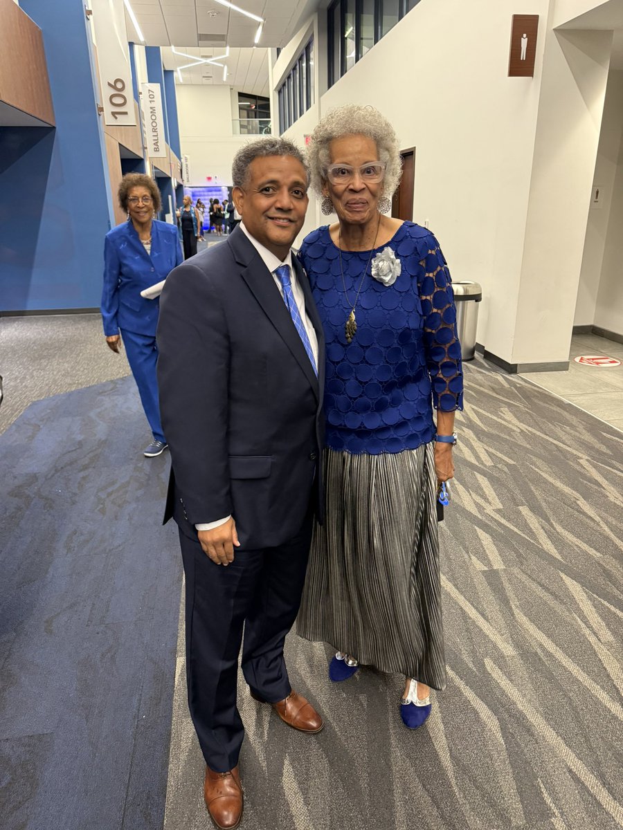 BrownforSC's tweet image. It was an honor to join the Women’s Pee Dee District Department of the Pee Dee Missionary Baptist Association for their Annual Fellowship Banquet. A beautiful evening of faith, fellowship, and community.