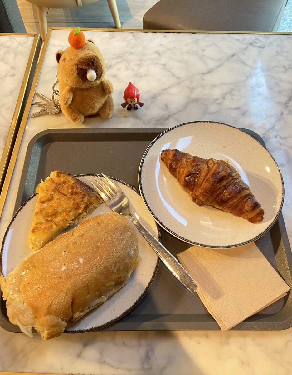 reghs_st's tweet image. I returned from my trip to Barcelona. It was a very tiring few days, but it was really cool to make plans with Colt😂
I still have places to go, so I'll probably be somewhat inactive here 🙌💖
I really want to finish some drawings that I have pending, so you'll see them 😉