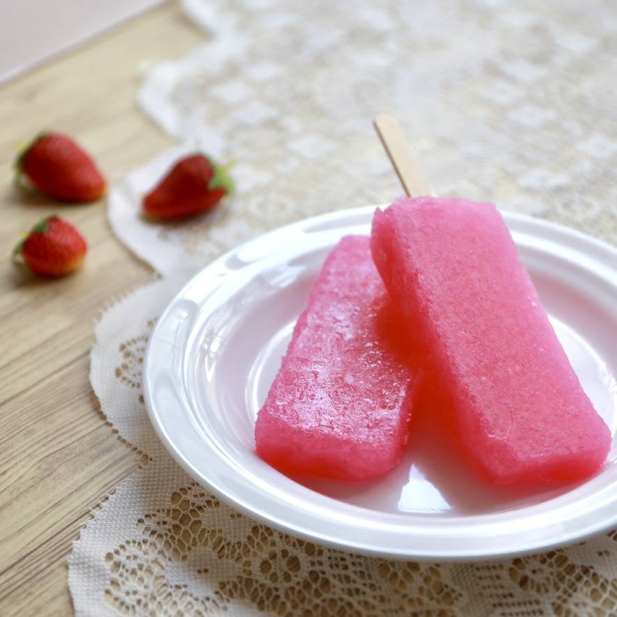seihyo_jp's tweet image. 今日のおやつは「もも太郎アイス」🍓
シャリっといちご味、気分がほっと元気になれる一本です!
#もも太郎 #今日のおやつ #セイヒョー