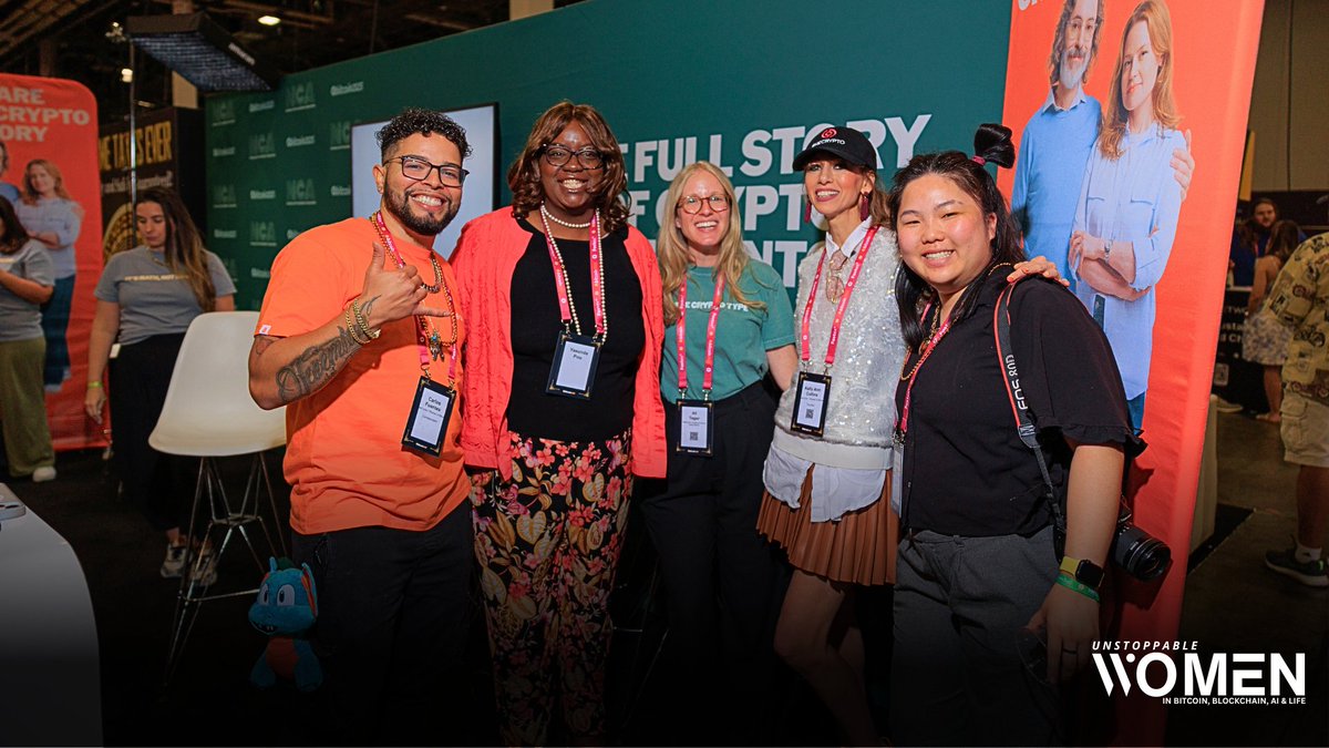 itskac's tweet image. This is one of my favorite pics from @TheBitcoinConf ~ at the @NatCryptoAssoc booth!
L-R: @DJTRAXNFT, @yaeunda, @OnChainAli, @itskac, @eighnul