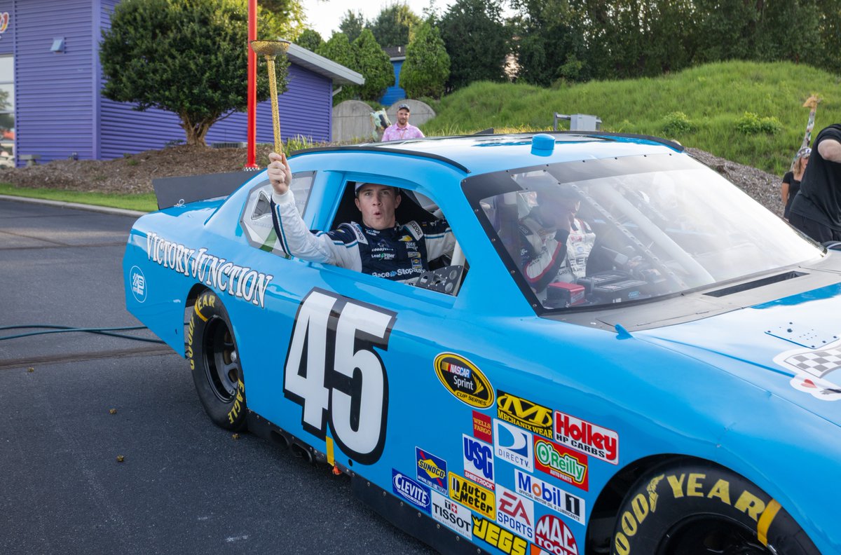 VictoryJunction's tweet image. NASCARnival night!🏁🌟
Huge thanks to @thadmoffitt, @danieldye43, and @RFKracing for bringing the excitement and vibes to Camp! 🚙🎉