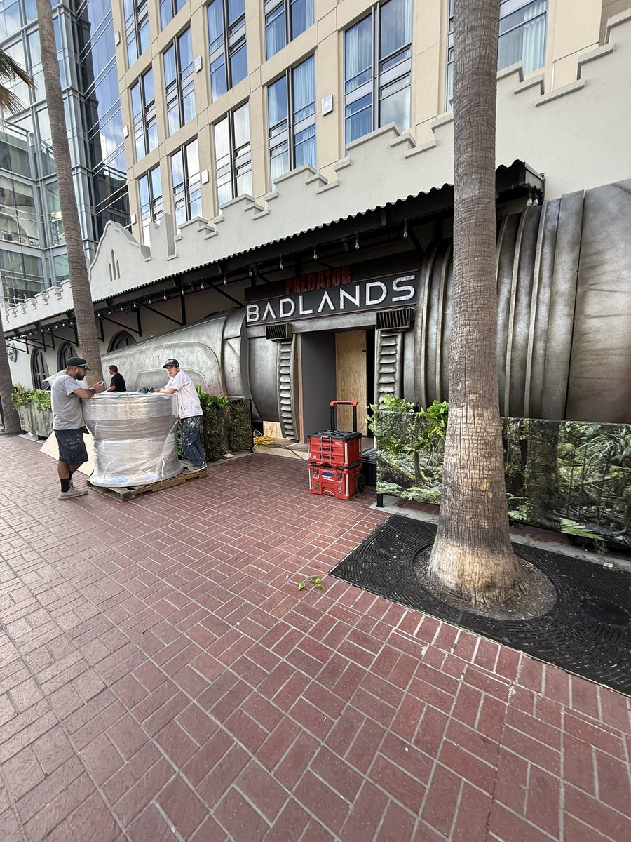 ParksAndCons's tweet image. Out front of #PredatorBadlands is a package that says #TRON. We’re going to see a Predator riding a lightcycle before this weekend ends #SDCC