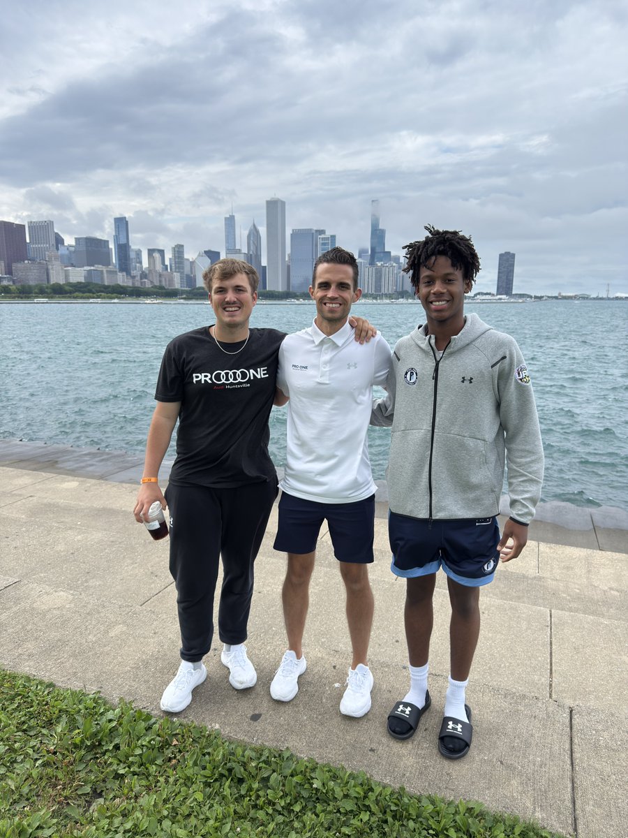TheCJNewton's tweet image. Year 3 w/ @Pro1Basketball in the books!
Helping kids get to the next level, making connections, and building new relationships is something thatโll never get old!
Thanks to the boss man, @DannyServick, for continuing to trust me with his program!