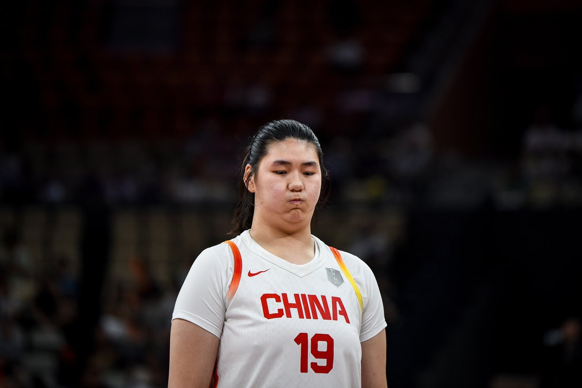 CGTNSportsScene's tweet image. 🇨🇳✨Better to BELIEVE in Zhang Ziyu tomorrow than doubt her today.
🏀18yo Zhang (7'5''/226cm) at #AsiaCupWomen:
🔥15.6 PPG/14.1min | 72.4% paint FG
⚠️Japan’s 16/34 3PT exposed defense gaps
🔜 Shedding weight for mobility | Building 4-out roster for #LA28
🙌Trust the process!
