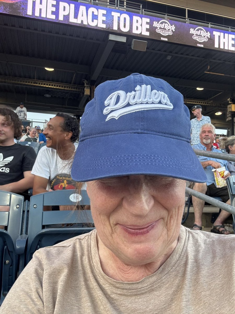 venetianblonde's tweet image. It's not a good night @TulsaDrillers unless you get a hug from @HeyHornsby
I love being back in Tulsa a lot. Go Drillers!