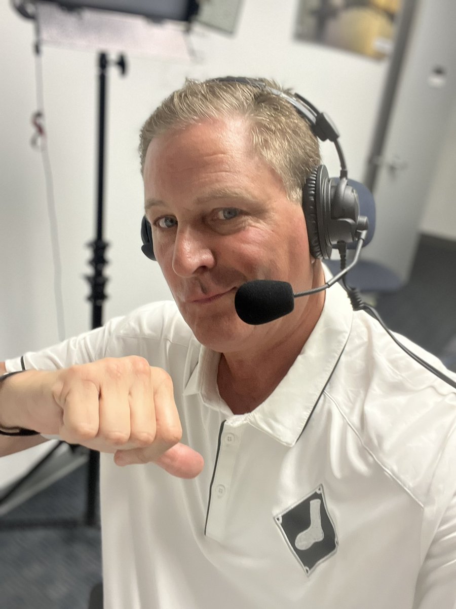 Plesac19's tweet image. The “Southside Rally Polo” will live to fight another fight … tuff luck 4-3 loss by the @whitesox to the Rays … had a chance to win late and that’s all you can ask … can’t win them all … new red polo makes his debut tomorrow night for the series finale . New streak starts…