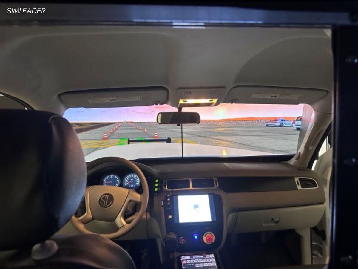 SierraVistaLIVE's tweet image. 📸 Ribbon cutting ceremony for the Cochise College First Responders Academy Driving Simulator.
The simulator, manufactured by SIMLEADER, offers students the opportunity to get experience in a variety of realistic scenarios and challenges before heading to the real track.…