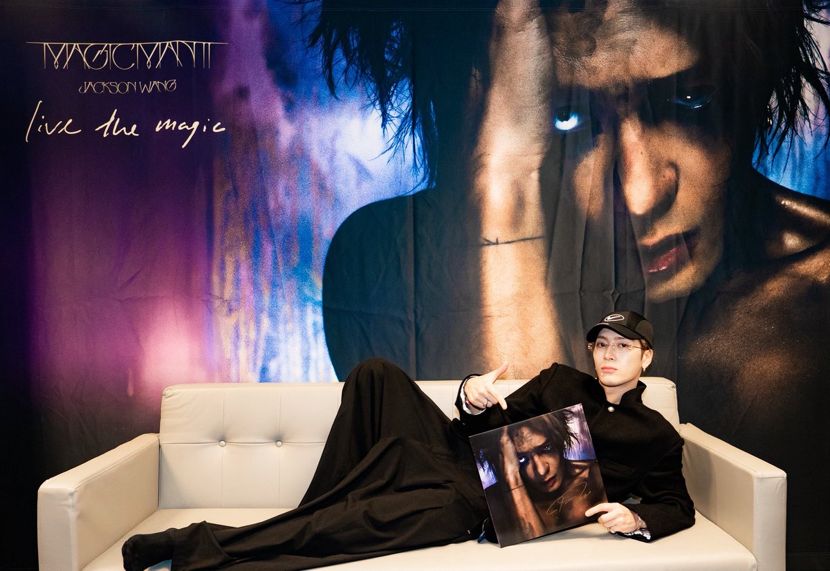 teamwangofcl's tweet image. Thank you New York!
Don’t forget to pick up your MAGICMAN 2 Barnes & Noble Exclusive vinyl & poster at your local B&N👇
barnesandnoble.com/w/magicman-2-j…
@JacksonWang852
#MAGICMAN2
#JACKSONWANG