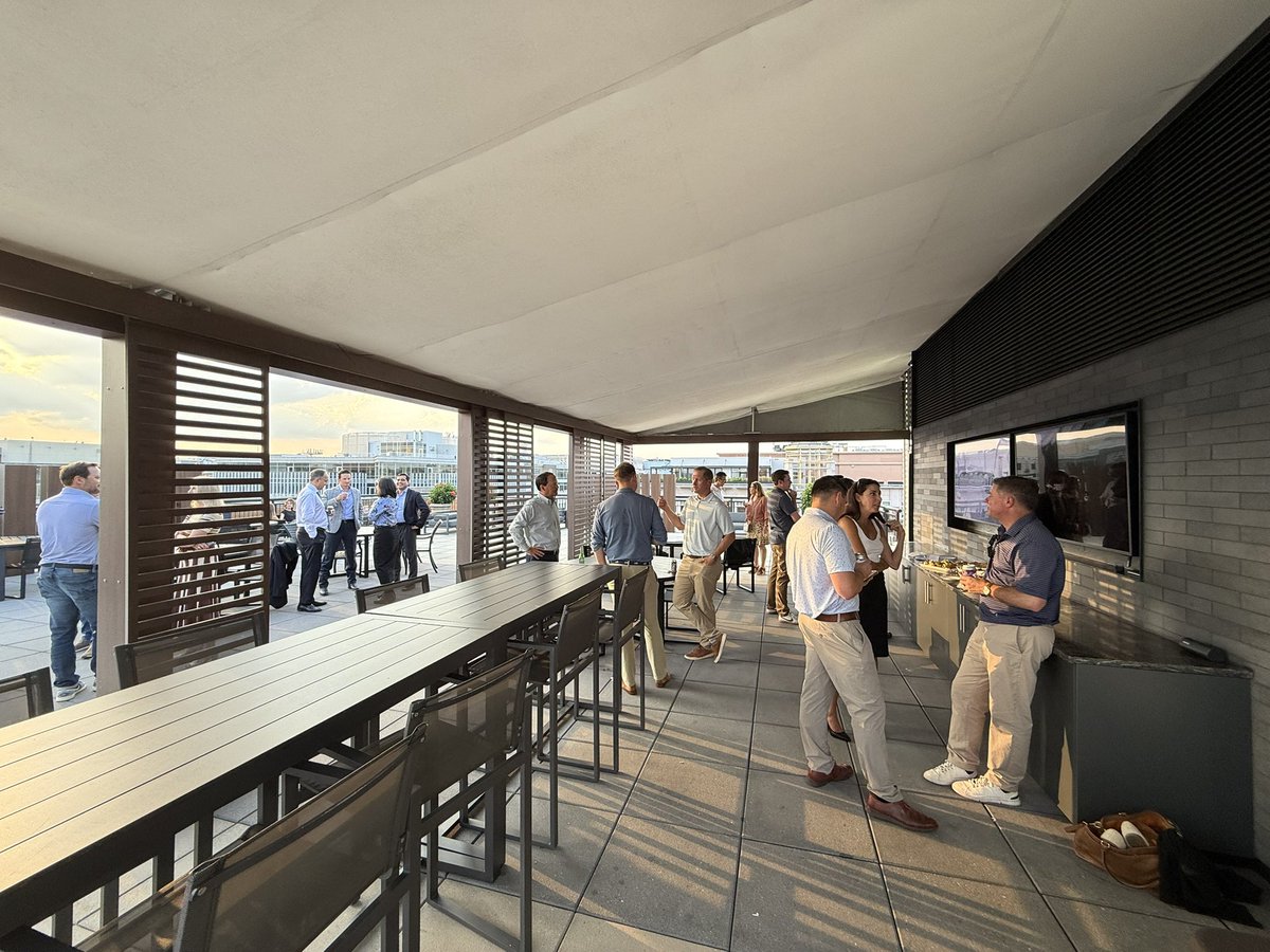 tomjhuntley's tweet image. Great event tonight at @regentcraft’s Washington DC office to kick off our Shipbuilding Day on Capitol Hill tomorrow. Thanks to @newindustrials, @AustinEGray, @amtonline, @JuliusKrein , @austinbishop , @DTB_Seth, and everyone who could make it tonight. Now let’s go build some…