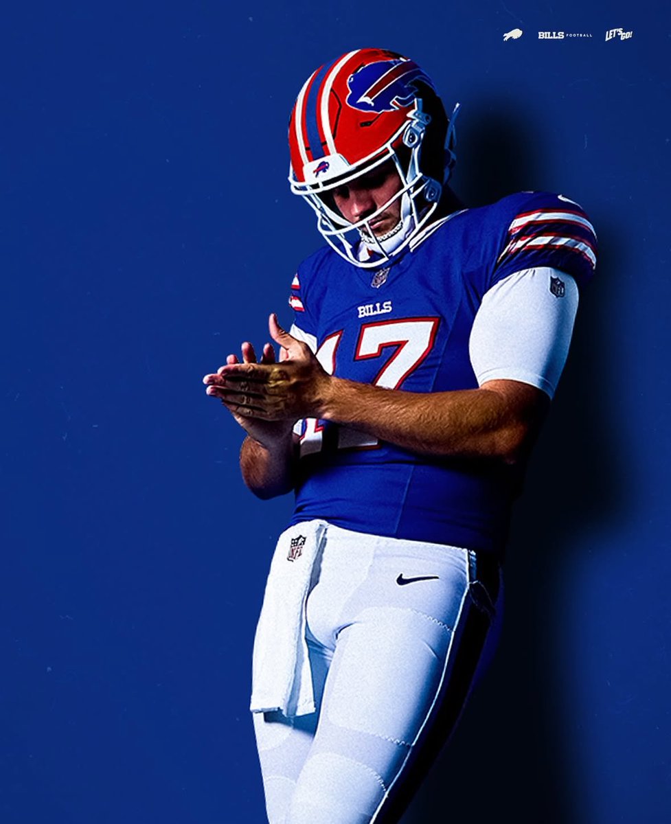 fashion_nfl's tweet image. Love that Buffalo is wearing this Week 18 for the stadium send-off. But surprised they didn't sprinkle in one more appearance. Wild to think there's a world where Allen misses out on the red helmet fun while resting with nothing to play for.