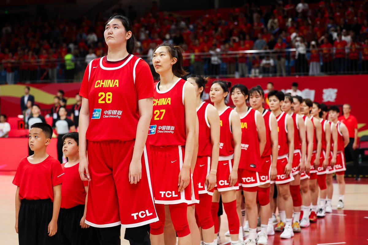 CGTNSportsScene's tweet image. 🇨🇳✨Better to BELIEVE in Zhang Ziyu tomorrow than doubt her today.
🏀18yo Zhang (7'5''/226cm) at #AsiaCupWomen:
🔥15.6 PPG/14.1min | 72.4% paint FG
⚠️Japan’s 16/34 3PT exposed defense gaps
🔜 Shedding weight for mobility | Building 4-out roster for #LA28
🙌Trust the process!