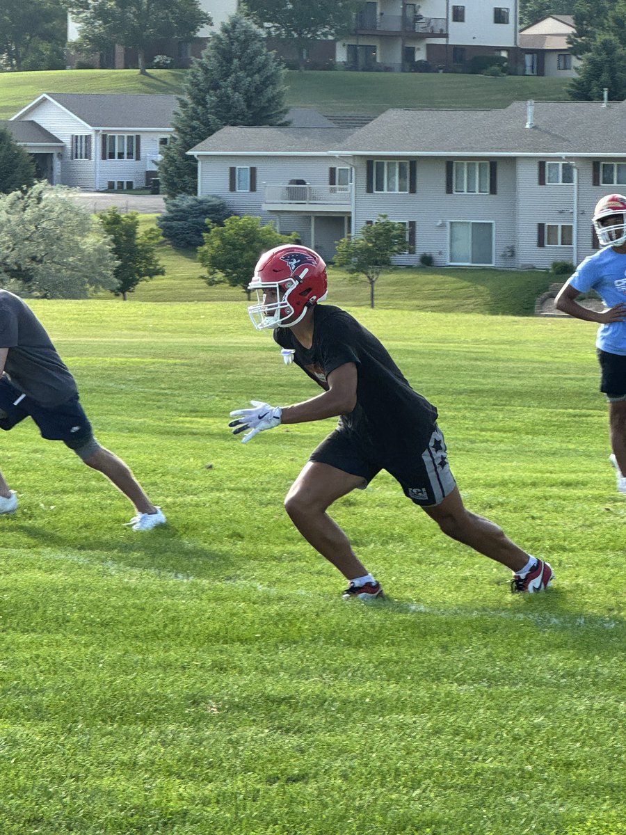 💪 Camp Day 1! 🏈 
#EarnEverything