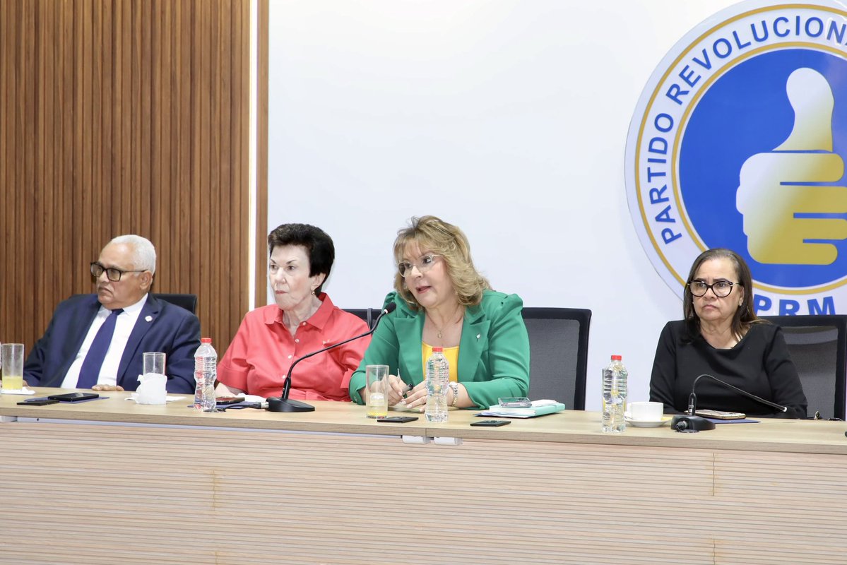 PRM (@prm_oficial) on Twitter photo Concluimos con la votación mayoritaria para la permanencia de los bufetes directivos del 🏛️ Senado de la República y la Cámara de Diputados presididos por los compañeros <a href="/ricardodlsanto3/">Ricardo De Los Santos</a> y <a href="/Pachecoalfredoo/">Alfredo Pacheco</a> #PorUnMañanaCompartido 🇩🇴💙 Concluimos con la votación mayoritaria para la permanencia de los bufetes directivos del 🏛️ Senado de la República y la Cámara de Diputados presididos por los compañeros <a href="/ricardodlsanto3/">Ricardo De Los Santos</a> y <a href="/Pachecoalfredoo/">Alfredo Pacheco</a> #PorUnMañanaCompartido 🇩🇴💙