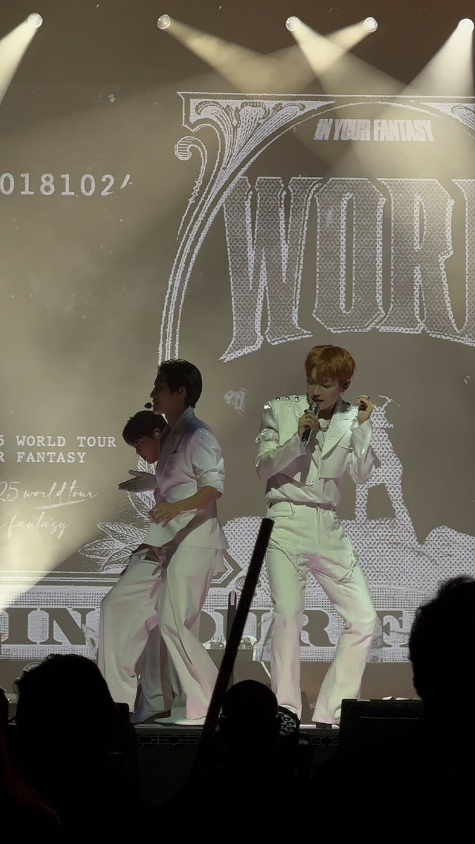 Liyasdraft_zip's tweet image. 💜💜💜💜#ATEEZinOrlando
