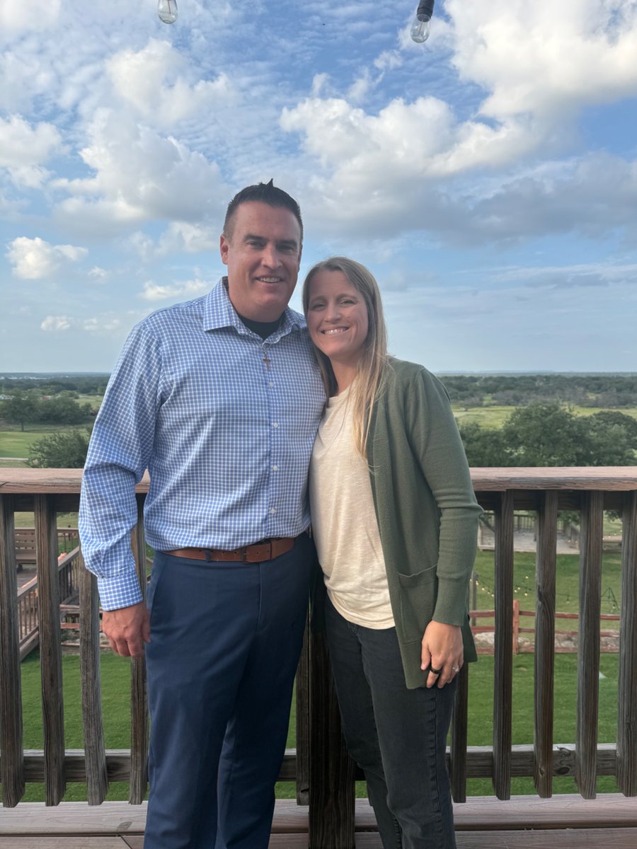 CoachGipson11's tweet image. 19th Anniversary - Dinner at the @The_Hideout1 in Brownwood, TX

Thankful for this awesome Coaches Wife - I was asked the other day if we got moved, I said “she got us moved!”

The Rock of the Family
@MrsCoachGipson