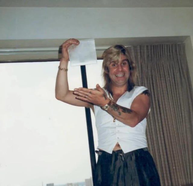 LassieComeHere's tweet image. πOzzy Osbourne showing how much sugar he likes in his morning coffee. Circa 1984