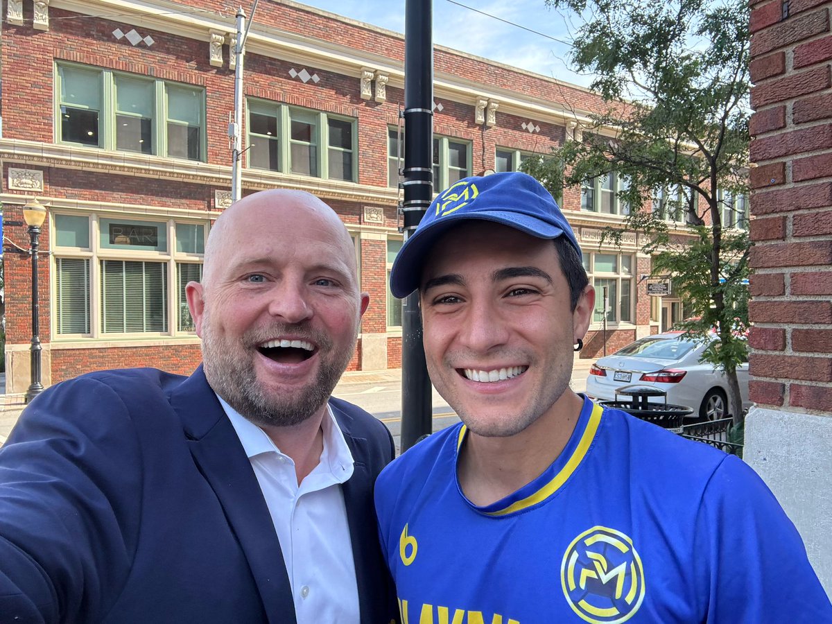 I bumped into my pal @chrisanderaos walking down the street today!

Coach Chris brings his A game at everything he does. Not only is he a beast on the field for our hometown KC Comets, he is also a great coach and role model for our kids. 

Check out a @kcComets game if you can!
