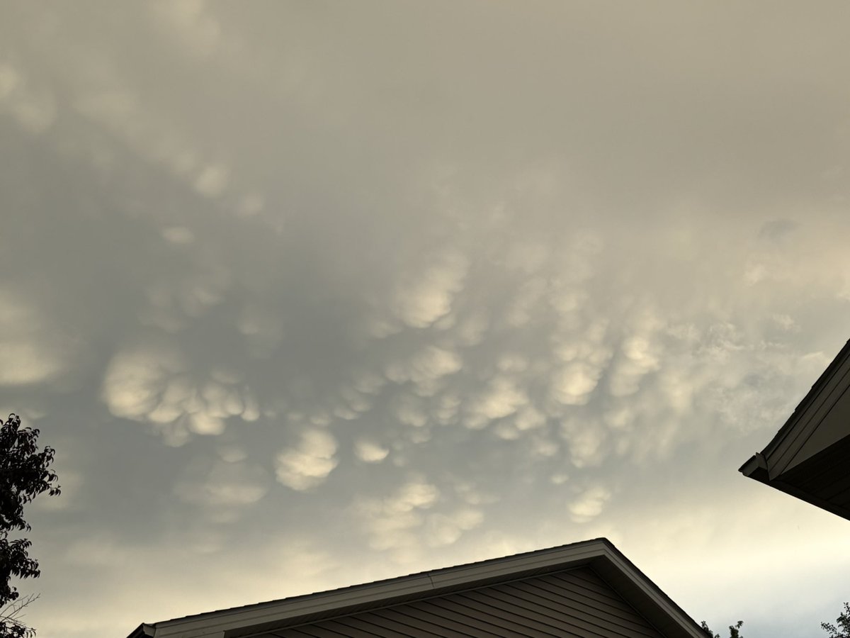 Some cool Mammatus clouds following a thunderstorm tonight in Grimes. <a href="/JSydejkoKCCI/">Jason Sydejko KCCI</a> #iowawx