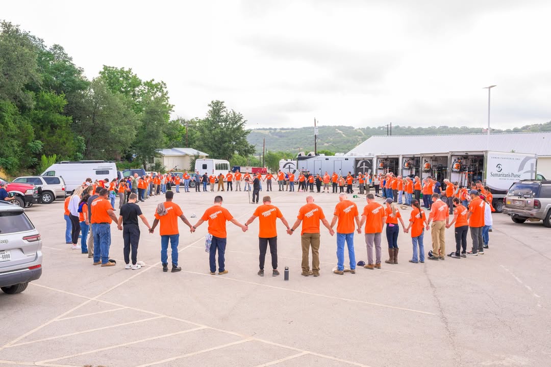 SamaritansPurse's tweet image. 📣 Welcome to all our new followers!
Whether you’ve just discovered Samaritan’s Purse or have followed us for years, we’re grateful you’re here. We want to take a moment to reintroduce who we are—and why we do what we do.
Samaritan’s Purse is a Christian international relief…