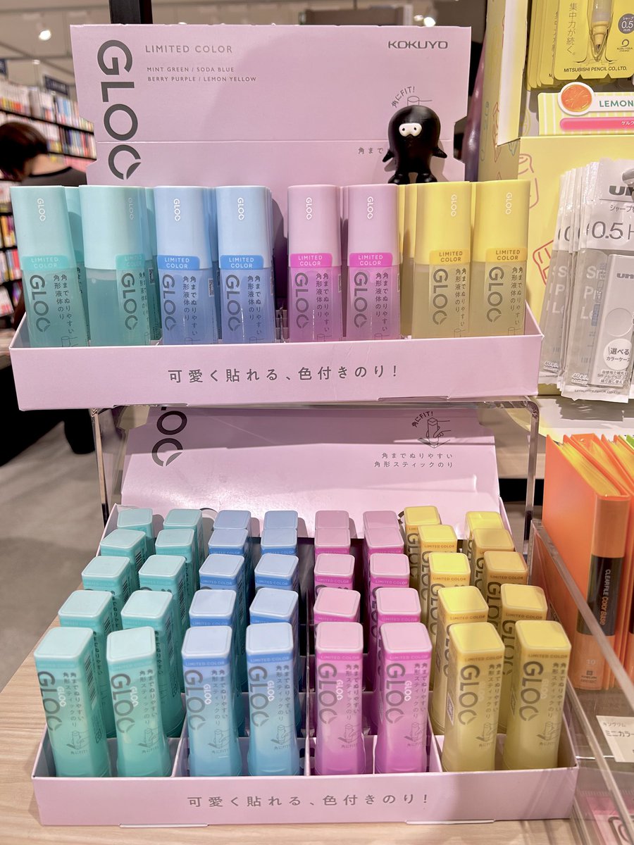 BUNGUU_BG's tweet image. ＼新商品が続々入荷中🆕／ 
夏休み中の勉強時間も、NEW文具を使えばやる気がUPするかも👀✨

コクヨ 『#GLOO スティックのり・液体のり』
数量限定のソルベカラーが登場🍧🩵

みなさんはどのアイテムが気になりますか？
＜newBUNGUU＞売場でご覧ください🌟

#BUNGUU #未来屋書店 #イオンモール名取
