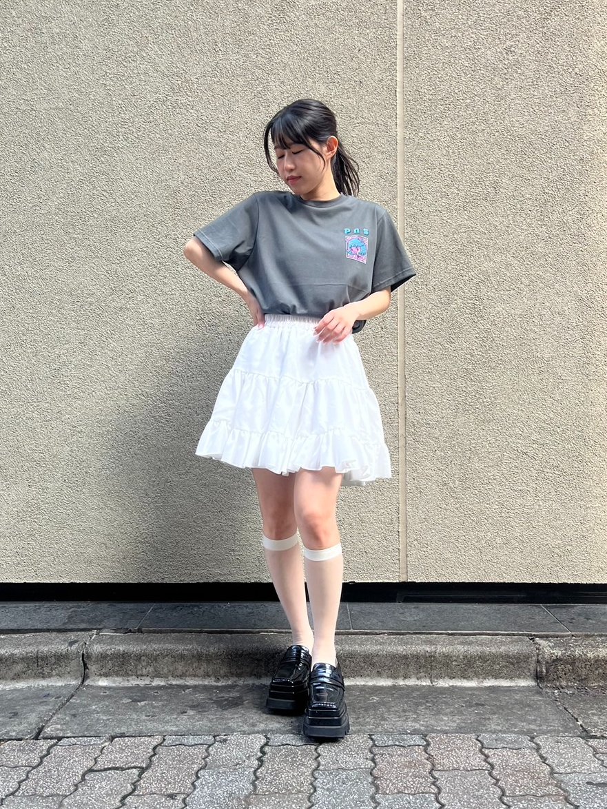 PUNYUS_press's tweet image. 胸元のワンポイントデザインが目を引く
この夏大活躍間違いなしのシンプルTシャツ😽💕
綿100%で着やすさバツグンです✊💫
💄Cat Girl Tシャツ
¥4,000(税込) 着用サイズ①
🛒punyus.jp/detail/PN25SS-…
🤍ティアードミニスカート
¥4,400(税込) 着用サイズ①
🛒punyus.jp/detail/PN24SS-…
Staff:148㎝