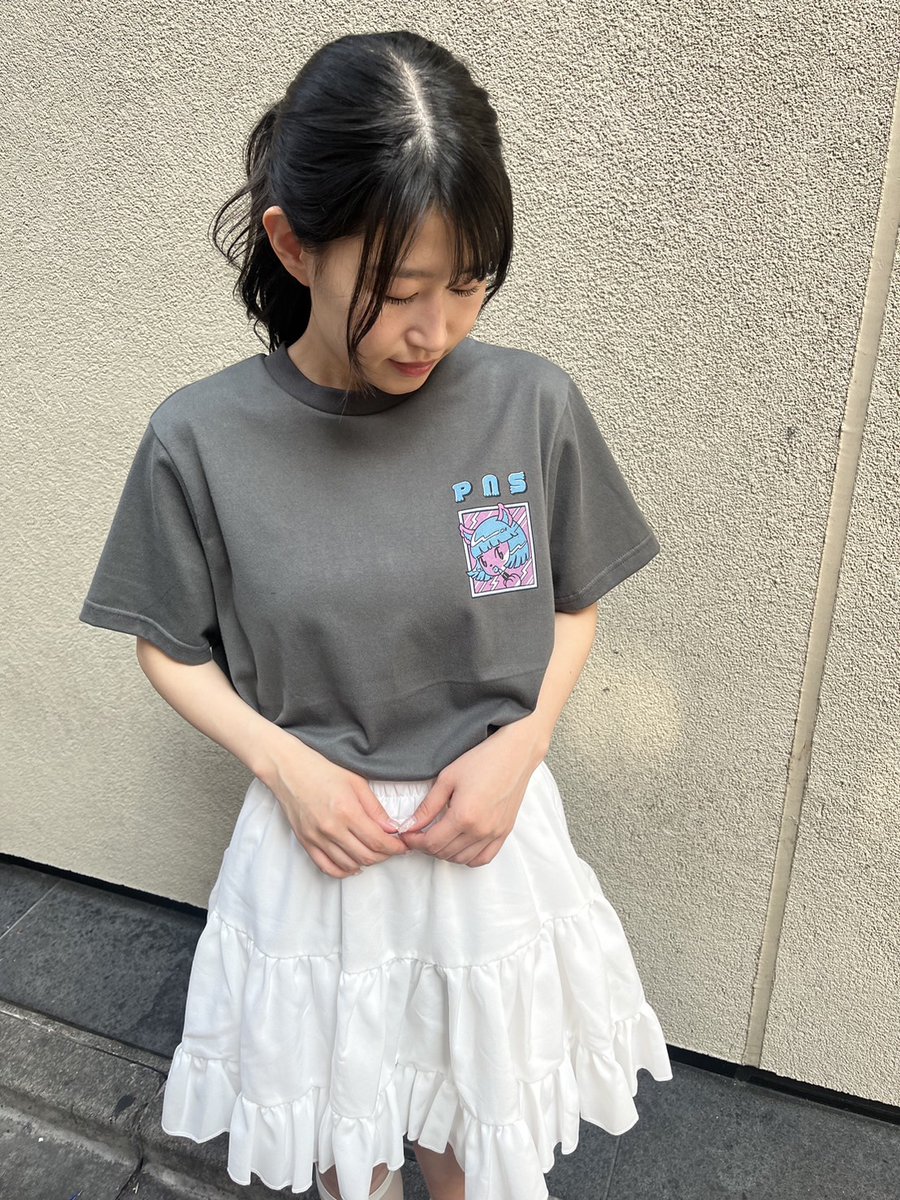 PUNYUS_press's tweet image. 胸元のワンポイントデザインが目を引く
この夏大活躍間違いなしのシンプルTシャツ😽💕
綿100%で着やすさバツグンです✊💫
💄Cat Girl Tシャツ
¥4,000(税込) 着用サイズ①
🛒punyus.jp/detail/PN25SS-…
🤍ティアードミニスカート
¥4,400(税込) 着用サイズ①
🛒punyus.jp/detail/PN24SS-…
Staff:148㎝
