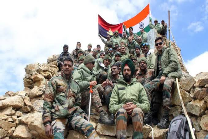 23 जुलाई... जब तिलक ने स्वराज की नींव रखी, आज़ाद ने आज़ादी को हथियार बनाया और वीरों ने कारगिल की चोटियों पर तिरंगा गाड़ दिया। एक दिन, तीन क्रांतियाँ — यही है भारत की आत्मा! 🇮🇳🔥
#23जुलाई #तिलक #आज़ाद #कारगिलविजय #JaiHind
#ChandrashekharAzad