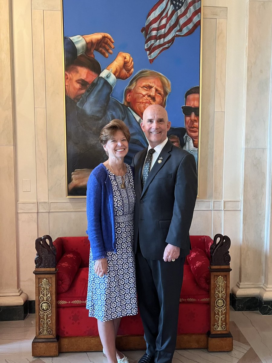 RepKeithSelf's tweet image. Tracy and I appreciated President Trump’s gracious invitation to the White House this evening.
47 played a huge role in making the outcome with the One Big Beautiful Bill significantly better and more conservative, and it was great celebrating these wins with he and the rest of…