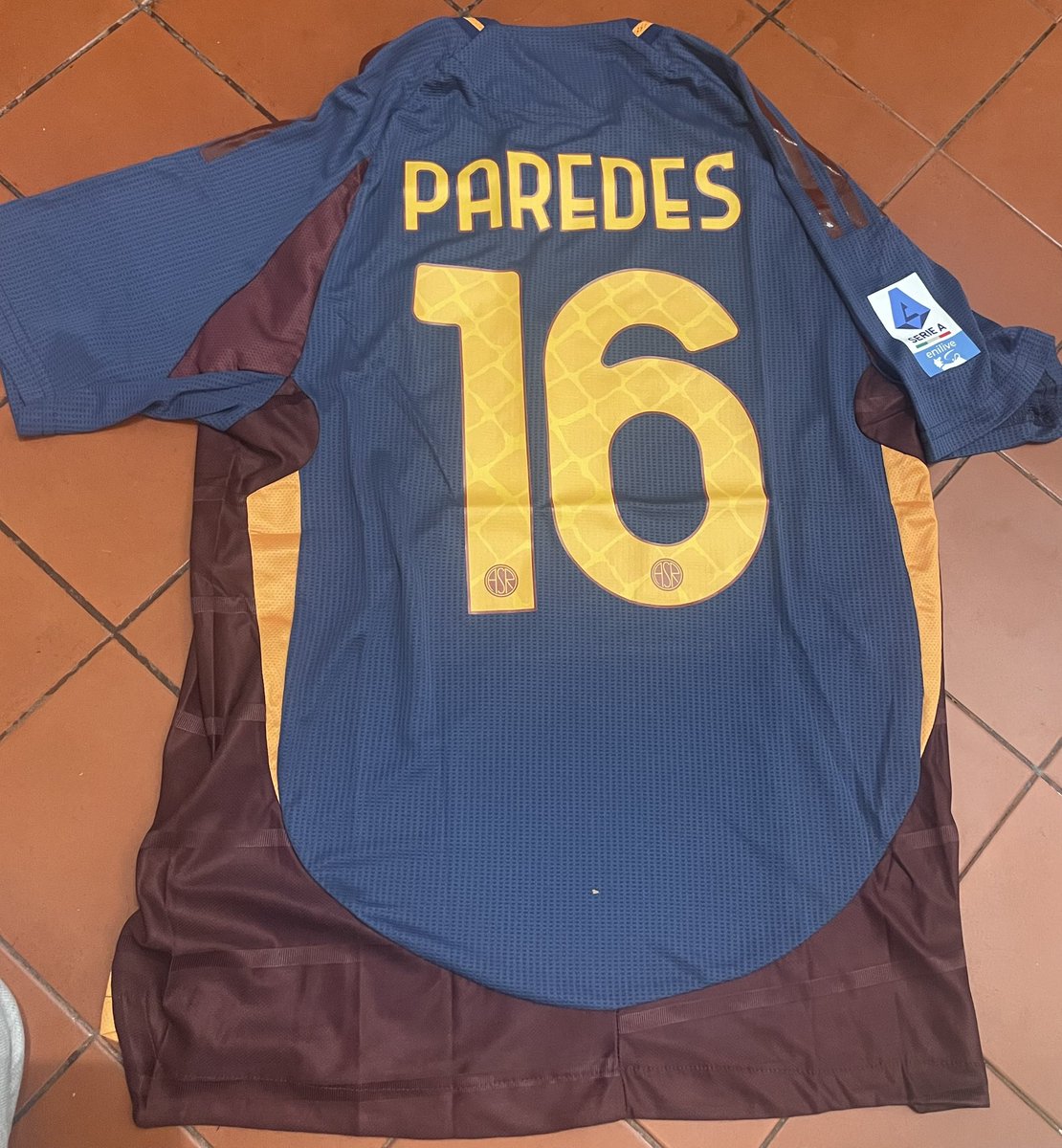 ElControlEsTodo's tweet photo. @GorrasCavs Pedido el 01/06, llegó a casa 15/7. Vamos completando la de Los Campeones del Mundo (excepción de Nico González que salió del 🐞, estuvo en el proceso y porque esa de la Juve explota) https://t.co/tMOOV6PKTh