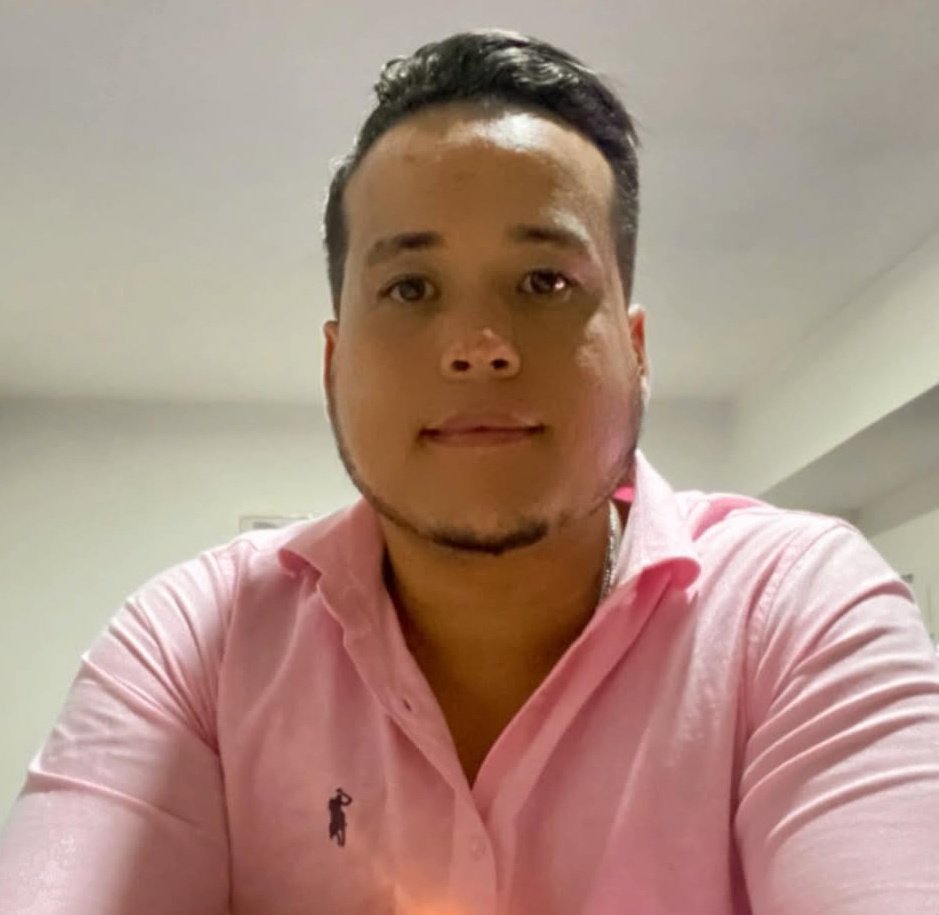 MamaLisVzla's tweet image. Justicia para Victor Ugas, preso en Tocorón desde hace 11 meses sin nada de qué acusarlo.
Su detención es todo un compendio de cosas sin sentido. Si hijo de 4 años lo necesita.
#LiberenAVictorUgas
